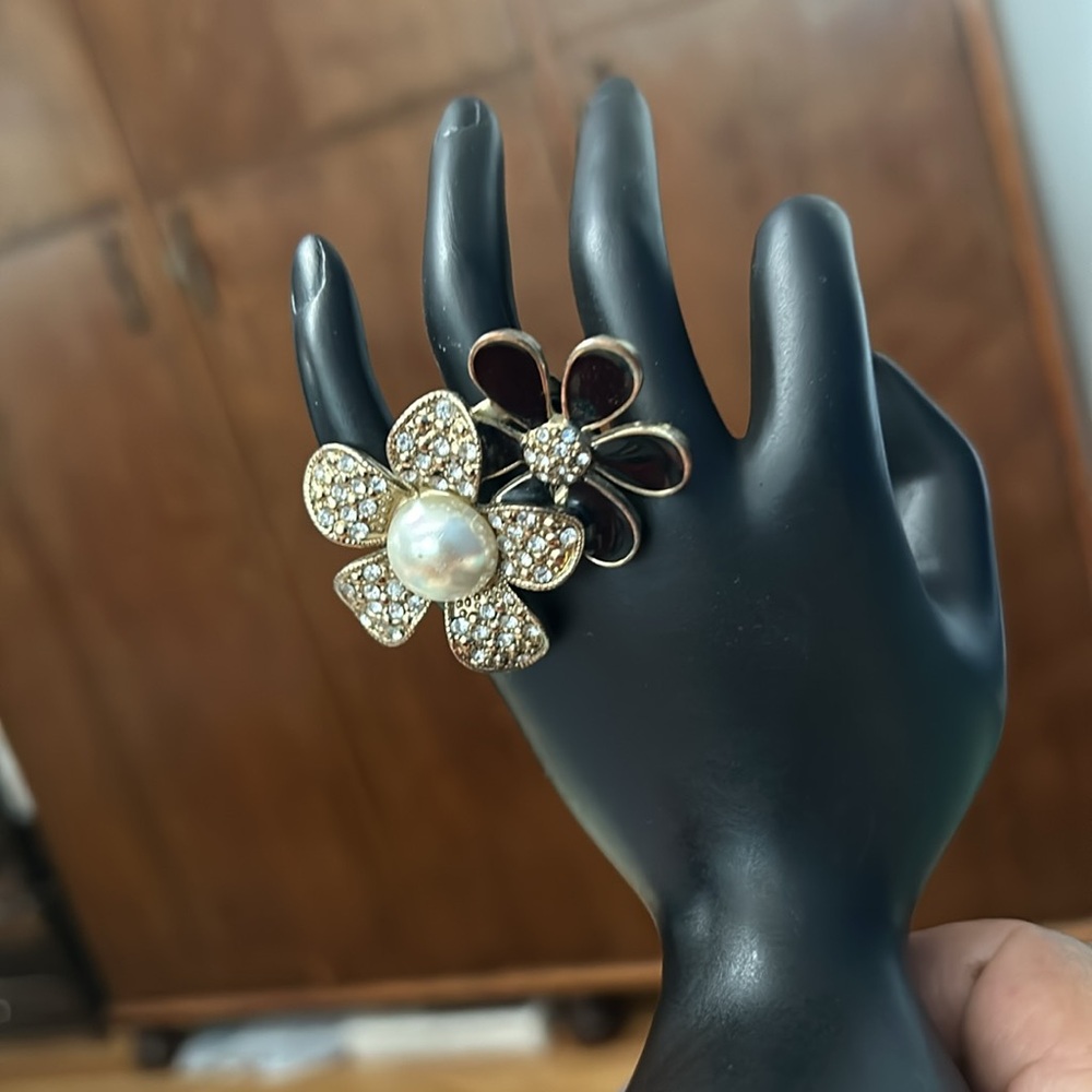 Large twin flowers ring gold tone with gems size 6 white and black